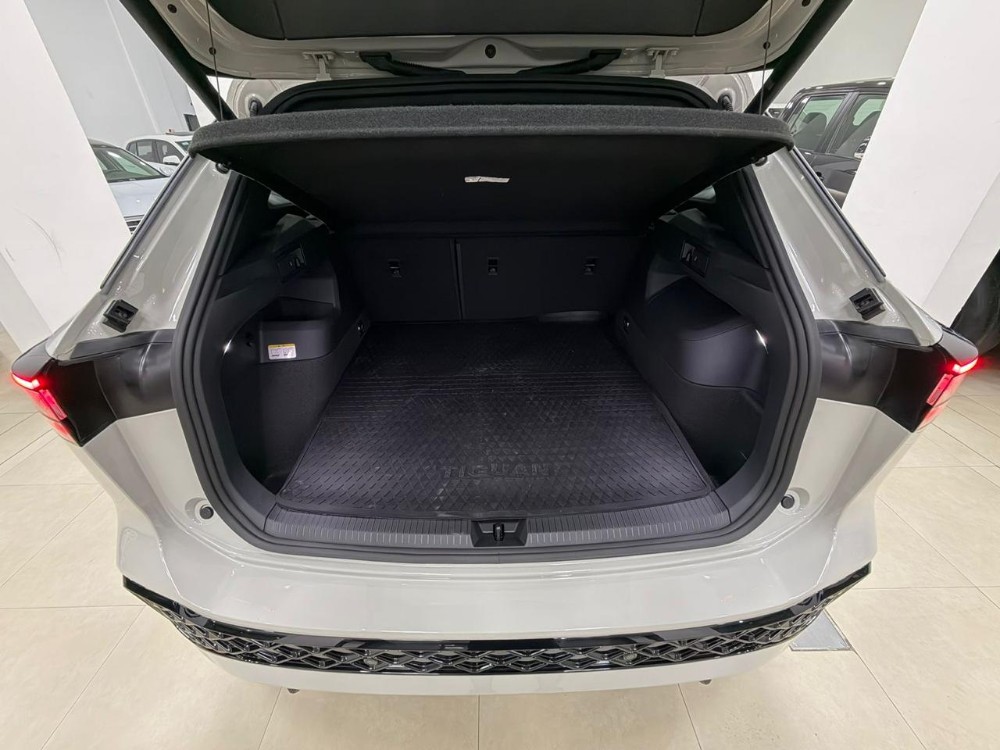 Volkswagen Tiguan R-Line — foto 8